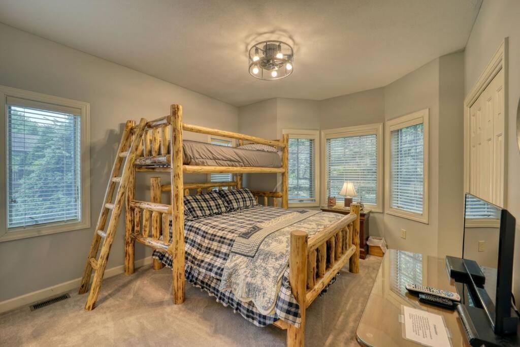 Bucket List Views Sugar Mountain Private Condo - 2Bed, 2Bath, Sleeps 6, Panoramic Views Of Mountains From Large Deck, Short Drive To Shopping, Restaurants, Cafes & Banner Elk Town المظهر الخارجي الصورة